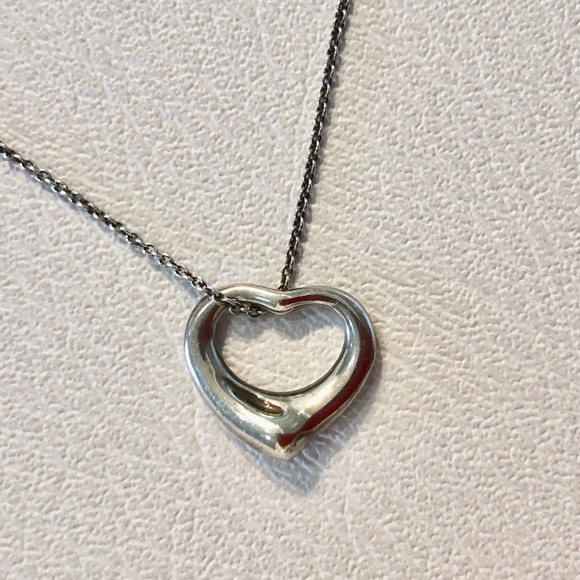 Elsa Perretti Tiffany and Co iconic heart shape sterling necklace. - Picture 2 of 5